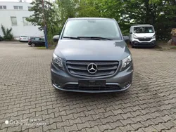 Grau Gebraucht 2018 Mercedes Vito Edition Van / Kleinbus | 32.900 € (Teuer)
