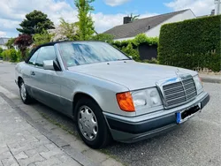 Silber Gebraucht 1993 Mercedes E300 Cabrio | 23.999 €