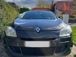 Grau Gebraucht 2010 Renault Mégane Coupé Coupé | 6.499 € (Etwas zu teuer)