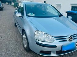 Grau Gebraucht 2004 VW Golf V Kombi | 3.299 € (Etwas zu teuer)