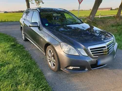 Grau Gebraucht 2025 Mercedes E350 Avantgarde Kombi | 6.900 €
