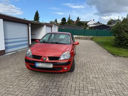 Orange Gebraucht 2004 Renault Clio II Kleinwagen | 2.400 €