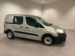 Grau Gebraucht 2016 Peugeot Partner Premium Van / Kleinbus | 4.900 € (Etwas zu teuer)