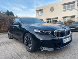 Schwarz Gebraucht 2024 BMW 520 M Sport Limousine | 59.990 € (Fairer Preis)