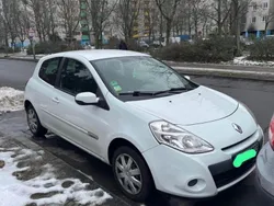 Weiß Gebraucht 2013 Renault Clio IV Kleinwagen | 2.400 €