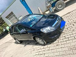 Schwarz Gebraucht 2011 Opel Zafira Van / Kleinbus | 4.200 € (Fairer Preis)