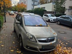 Silber Gebraucht 2007 Opel Zafira Cosmo Van / Kleinbus | 3.490 € (Etwas zu teuer)