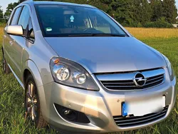 Silber Gebraucht 2011 Opel Zafira Family Van / Kleinbus | 4.399 € (Fairer Preis)