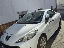Weiß Gebraucht 2015 Peugeot 207 CC Cabrio | 7.100 € (Etwas zu teuer)