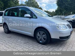 Silber Gebraucht 2005 VW Touran Trendline Van / Kleinbus | 4.290 € (Etwas zu teuer)