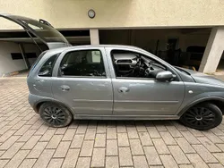 Grau Gebraucht 2005 Opel Corsa Kleinwagen | 800 € (Guter Preis)