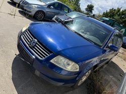 Blau Gebraucht 2005 VW Passat Kombi | 500 € (Superpreis)