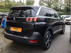 Schwarz Gebraucht 2023 Peugeot 5008 Allure Van / Kleinbus | 28.270 € (Fairer Preis)