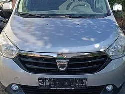 Silber Gebraucht 2014 Dacia Lodgy Lauréate Van / Kleinbus | 3.300 €
