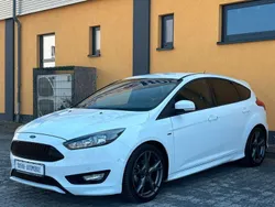 Weiß Gebraucht 2018 Ford Focus ST-Line Limousine | 8.980 € (Superpreis)