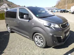 Grau Gebraucht 2021 Peugeot Traveller Allure Van / Kleinbus | 38.880 € (Fairer Preis)