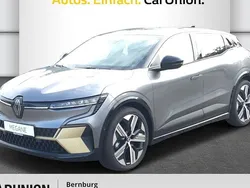 Blau Gebraucht 2024 Renault Mégane Komfort Limousine | 36.995 € (Fairer Preis)