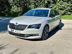 Grau Gebraucht 2018 Skoda Superb SportLine Kombi | 21.990 € (Teuer)