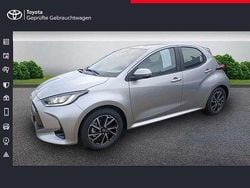 Shimmering silver metallic Gebraucht 2023 Toyota Yaris Hybrid Basis | 20.691 € (Guter Preis)