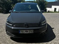 Grau Gebraucht 2019 VW Touran Comfortline Van / Kleinbus | 20.500 € (Guter Preis)