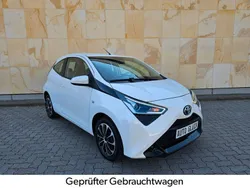 Weiß Gebraucht 2020 Toyota Aygo X-play Kleinwagen | 8.990 € (Fairer Preis)