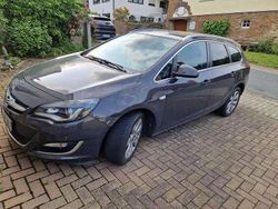 Grau Gebraucht 2015 Opel Astra Exklusiv Kombi | 9.200 € (Fairer Preis)