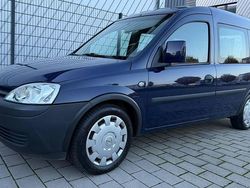 Blau Gebraucht 2010 Opel Combo Van / Kleinbus | 7.990 € (Teuer)