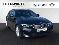 Saphirschwarz metallic Gebraucht 2024 BMW 330 M Sport Kombi | 45.390 € (Superpreis)