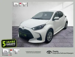 Schneeweiß Gebraucht 2024 Toyota Yaris Business Edition Limousine | 19.990 € (Guter Preis)