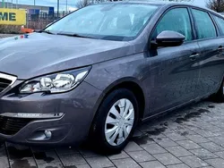 Lackierung moka/metalliclacki Gebraucht 2014 Peugeot 308 Active Kombi | 6.990 € (Fairer Preis)
