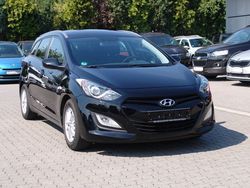 Schwarz metallic Gebraucht 2015 Hyundai i30 Edition Kombi | 11.700 € (Teuer)