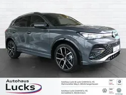 Grau (delfingrau metallic) Gebraucht 2024 VW Tiguan Sound SUV | 49.848 €