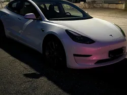 Weiß Gebraucht 2021 Tesla Model 3 Standard Range Plus Limousine | 25.499 € (Fairer Preis)
