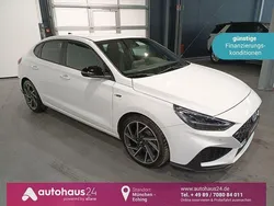 Weiß Gebraucht 2022 Hyundai i30 N Line Limousine | 22.440 € (Etwas zu teuer)