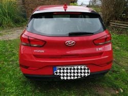 Rot Gebraucht 2023 Hyundai i30 Pure Limousine | 14.900 € (Superpreis)