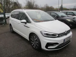 Pure white Gebraucht 2018 VW Touran Highline Van / Kleinbus | 20.950 € (Fairer Preis)