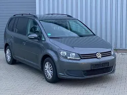 Grau Gebraucht 2011 VW Touran Van / Kleinbus | 4.190 € (Guter Preis)