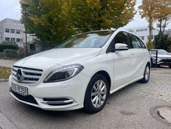 Weiß Gebraucht 2014 Mercedes B180 Van / Kleinbus | 8.690 € (Fairer Preis)