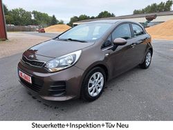 Braun Gebraucht 2016 Kia Rio Limousine | 5.899 € (Fairer Preis)