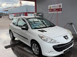 Weiß Gebraucht 2011 Peugeot 206+ Kleinwagen | 2.350 €