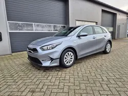 Lunarsilber metallic Neu 2025 Kia Ceed Vision Limousine | 23.850 € (Guter Preis)