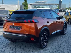 Orange Gebraucht 2021 Peugeot e-2008 GT SUV | 20.749 € (Etwas zu teuer)