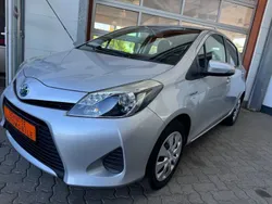 Silber Gebraucht 2012 Toyota Yaris Hybrid Life Limousine | 8.990 € (Etwas zu teuer)