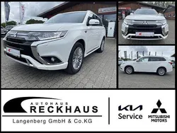 Weiß (andenweis (weiß)) Gebraucht 2020 Mitsubishi Outlander P-HEV Basis SUV | 21.850 € (Fairer Preis)