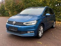 Blau Gebraucht 2017 VW Touran Comfortline Van / Kleinbus | 15.999 € (Etwas zu teuer)