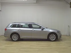 Silber Gebraucht 2021 VW Passat Business Kombi | 20.380 € (Guter Preis)