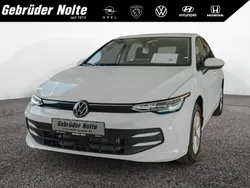 Weiß Gebraucht 2024 VW Golf VIII Life Kleinwagen | 24.450 € (Fairer Preis)