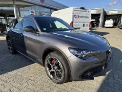 Grigio vesuvio metallic Gebraucht 2024 Alfa Romeo Stelvio Veloce SUV | 45.990 € (Etwas zu teuer)