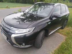 Schwarz Gebraucht 2016 Mitsubishi Outlander P-HEV Plus SUV | 11.200 € (Guter Preis)
