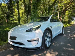 Weiß Gebraucht 2023 Tesla Model Y Long Range SUV | 42.500 € (Teuer)